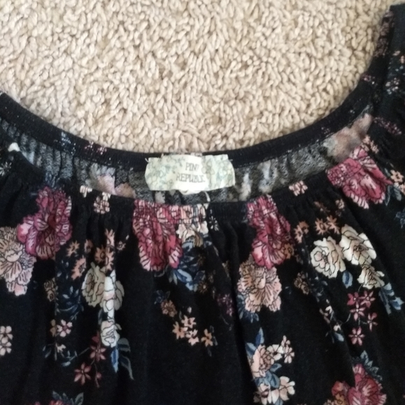 OFF-THE-SHOULDER FLORAL SHIRT/ SUPER CUTE!! - Picture 3 of 3